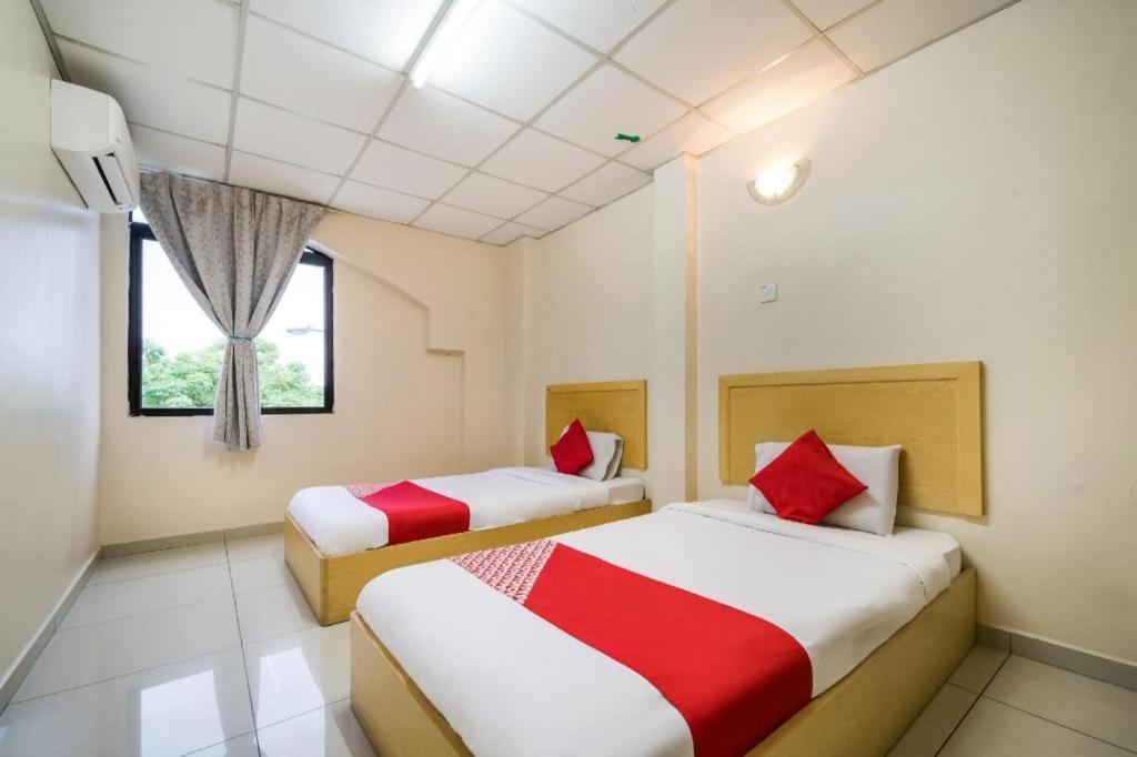 Oyo 301 River Inn Hotel Butterworth Exterior photo