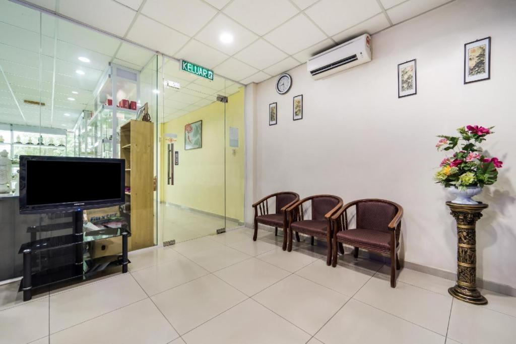 Oyo 301 River Inn Hotel Butterworth Exterior photo