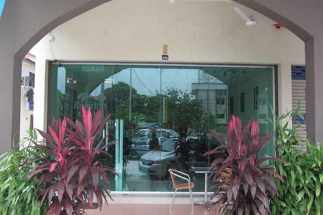 Oyo 301 River Inn Hotel Butterworth Exterior photo