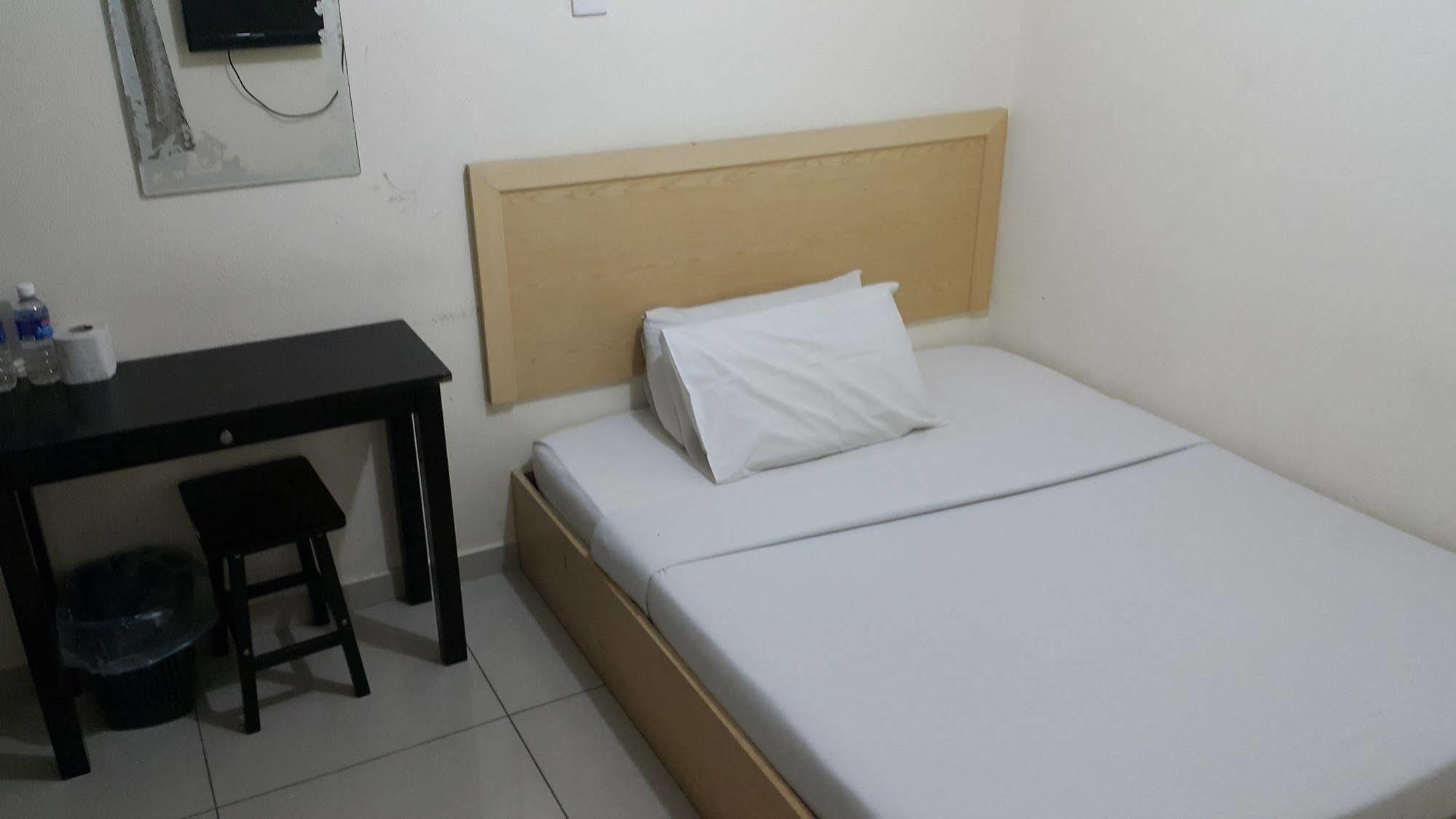 Oyo 301 River Inn Hotel Butterworth Exterior photo