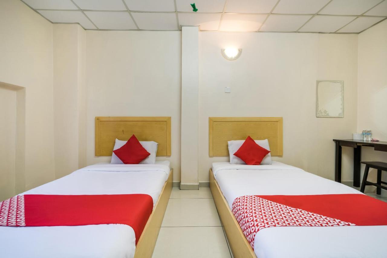 Oyo 301 River Inn Hotel Butterworth Exterior photo