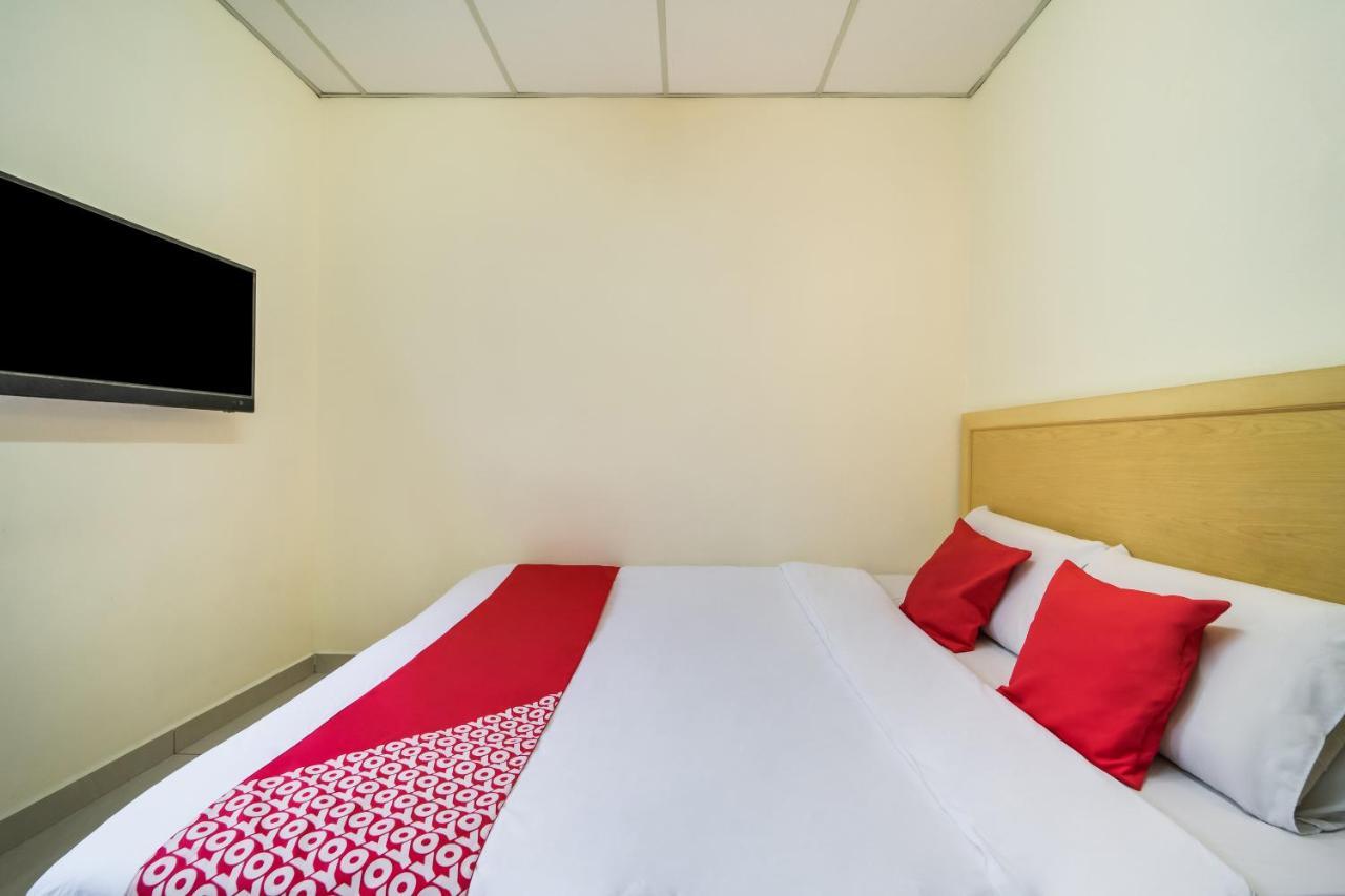 Oyo 301 River Inn Hotel Butterworth Exterior photo