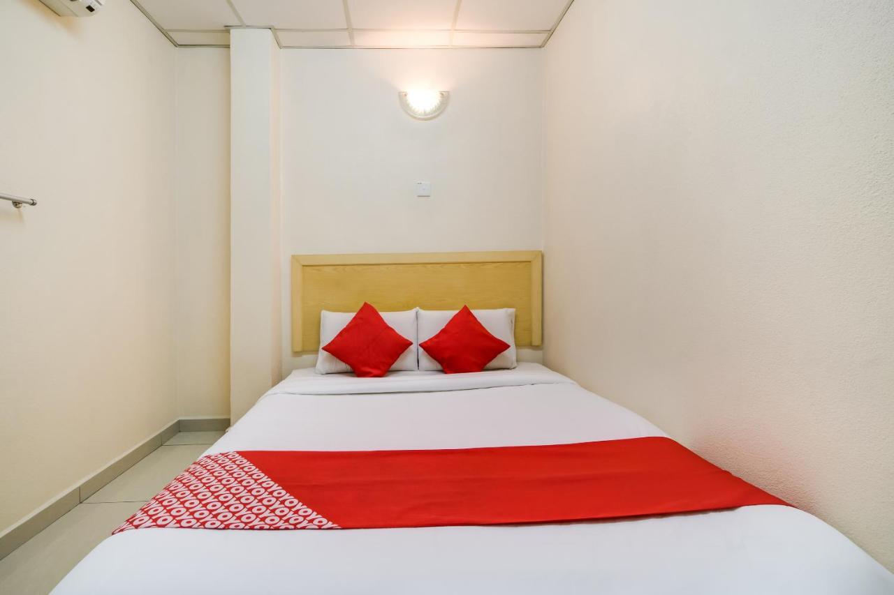 Oyo 301 River Inn Hotel Butterworth Exterior photo