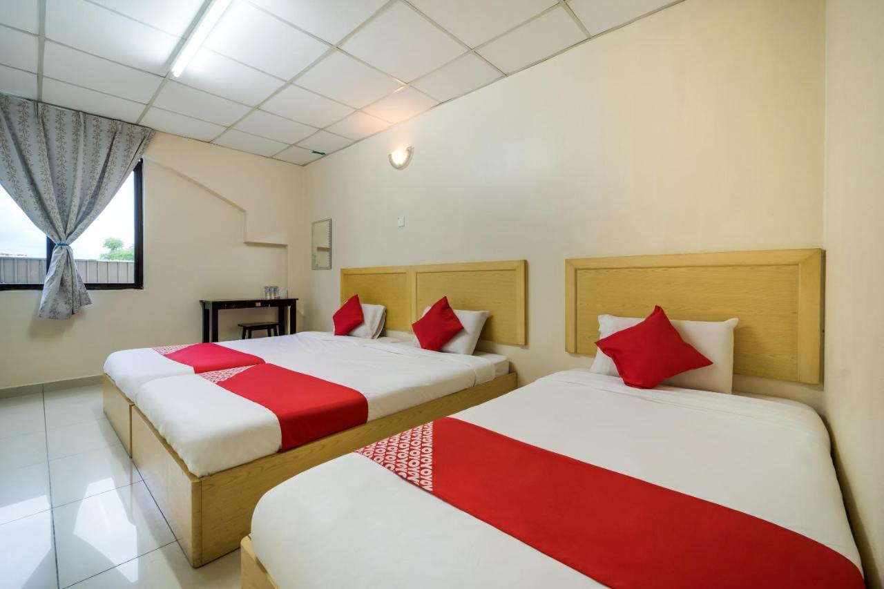 Oyo 301 River Inn Hotel Butterworth Exterior photo
