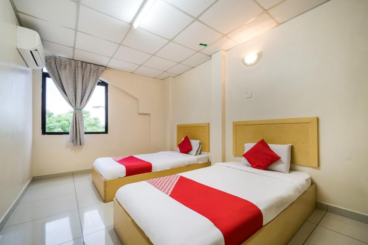 Oyo 301 River Inn Hotel Butterworth Exterior photo
